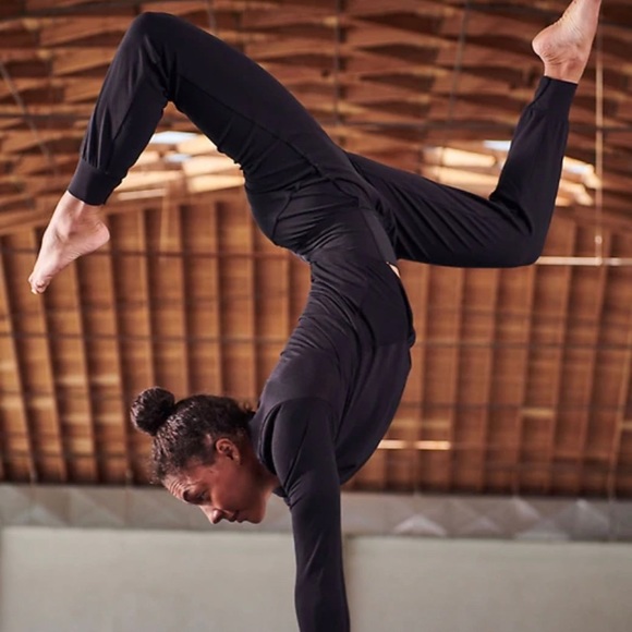 Athleta Salutation Cruise Jogger in Powervita - Picture 9 of 16